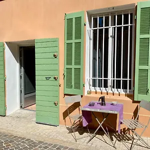 Droit Au Port Par Dodo-a-cassis , Cassis France